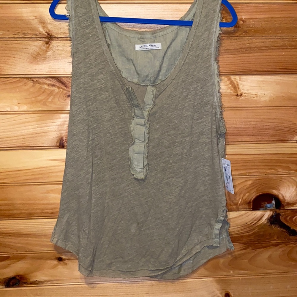 ❄️3/$15 SALE: NWT Distressed Free People Tank